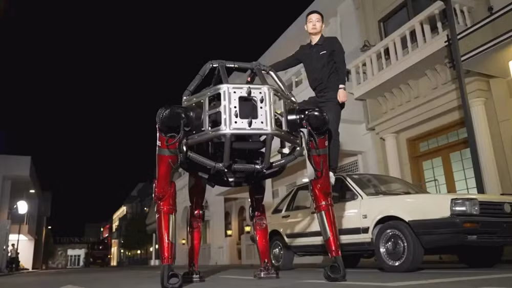 Unitree Robotics vừa khiến giới công nghệ toàn cầu chấn động khi trình làng GD01, mẫu robot mecha có người lái cao khoảng 2,7 mét với mức giá lên tới 3,9 triệu Nhân dân tệ, tương đương khoảng 16 tỷ đồng.