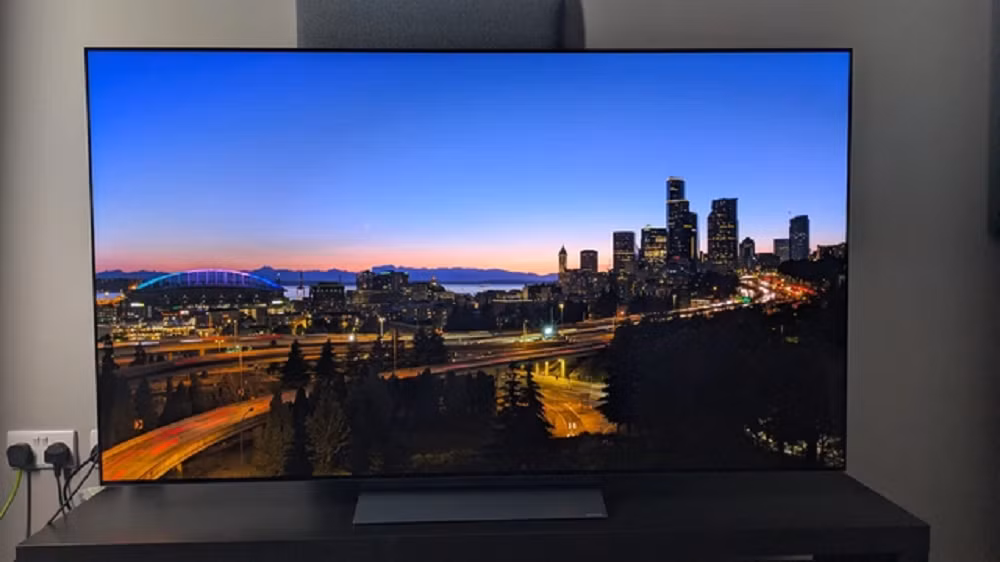 Năm 2026, việc chọn mua TV không còn đơn giản là nhìn vào thương hiệu như Samsung, LG hay Sony, mà quan trọng hơn là thiết bị có sở hữu những công nghệ cốt lõi hay không.