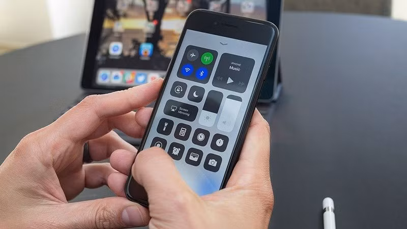 Vì vậy, tắt Wi-Fi và Bluetooth gần như không kéo dài pin, nhưng có lợi về bảo mật.