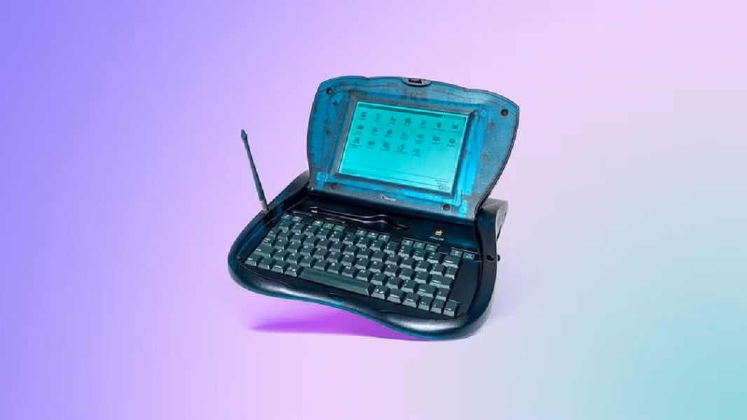 1. Newton eMate 300 là chiếc PDA (Personal Digital Assistant) có bàn phím vật lý, hướng tới học sinh với thiết kế nhiều màu sắc và lớp vỏ siêu bền.