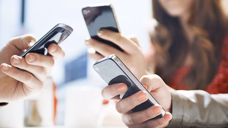 Trong bối cảnh đó, các hãng buộc phải cạnh tranh bằng hệ sinh thái và dịch vụ thay vì phần cứng thuần túy.