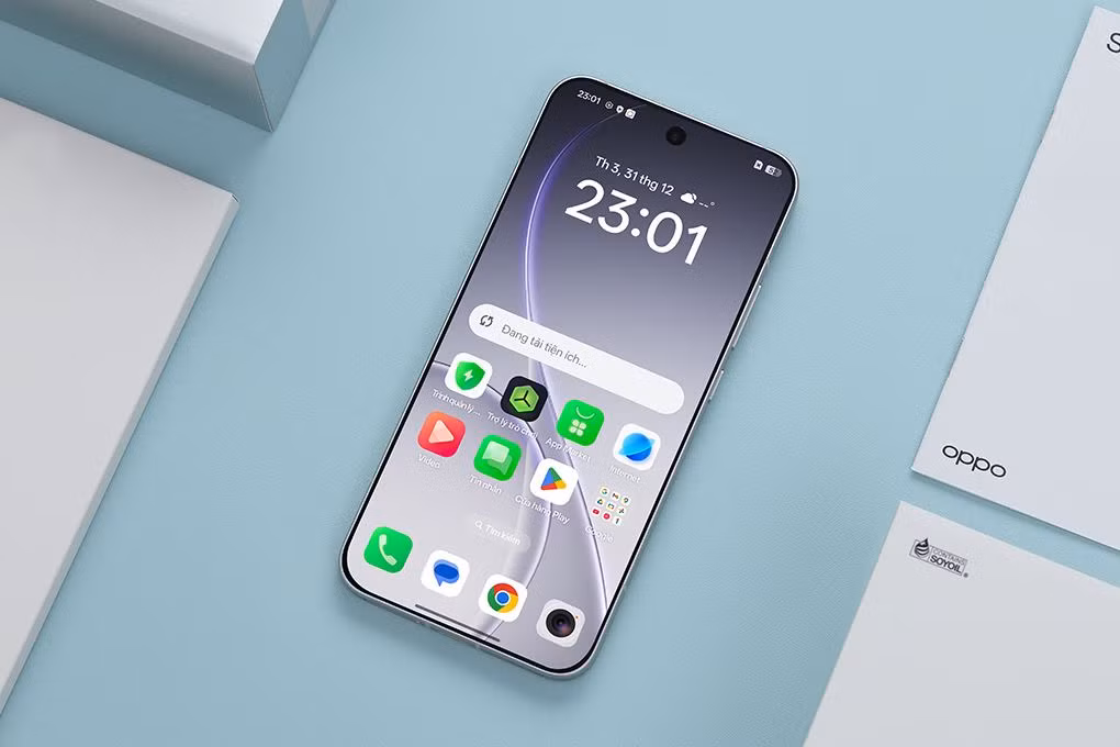5. OPPO Reno15 5G ghi điểm trong phân khúc gaming tầm trung nhờ sự kết hợp giữa vi xử lý Snapdragon 7 Gen 4, viên pin dung lượng 6.500mAh và công nghệ sạc siêu nhanh 80W, đáp ứng tốt nhu cầu chơi game, xem phim và giải trí đa phương tiện suốt cả ngày.