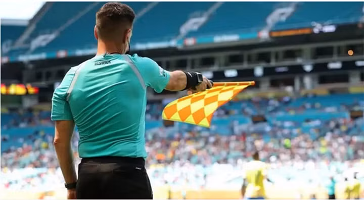 Lần đầu tiên trong lịch sử World Cup, các trọng tài sẽ được trang bị camera đeo trên người, mang đến góc nhìn trực tiếp từ chính người điều khiển trận đấu để khán giả có thể hiểu rõ hơn các tình huống gây tranh cãi, đồng thời nâng cao tính minh bạch trong mỗi quyết định được đưa ra trên sân cỏ.