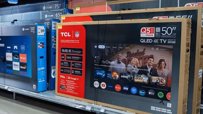 Ở mảng tivi, TCL là cái tên đã vươn lên mạnh mẽ nhờ chiến lược mở rộng toàn cầu, liên tục hợp tác hoặc mua lại nhiều tài sản công nghệ từ các đối tác quốc tế, đồng thời trở thành một trong những nhà sản xuất màn hình và tivi lớn nhất thế giới.