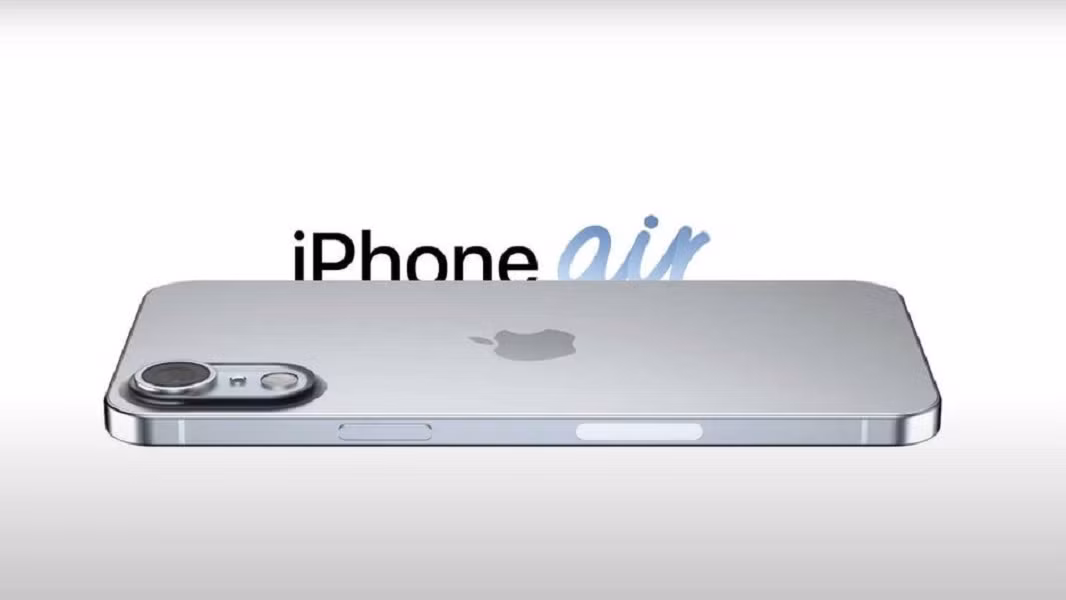 Thiết kế siêu mỏng chỉ 5,5mm là nguyên nhân chính khiến viên pin không thể lớn hơn, dù máy vẫn có màn hình 6,6 inch 120Hz.