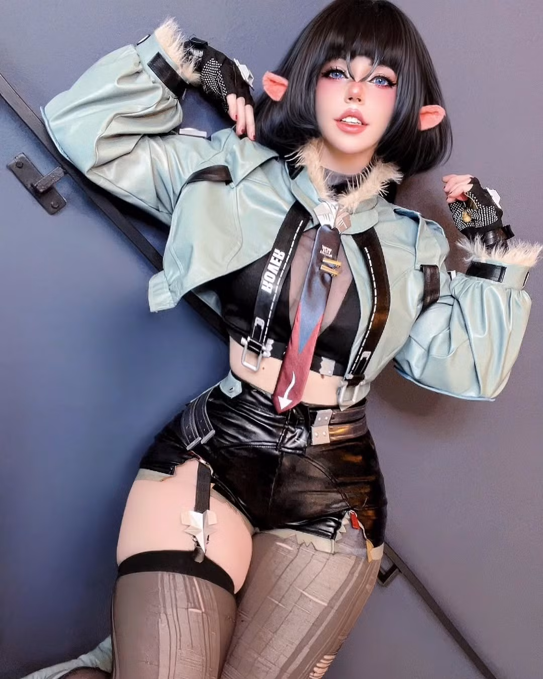 Trong các bộ ảnh, Alexy đầu tư kỹ lưỡng từ trang phục, make-up đến pose dáng.