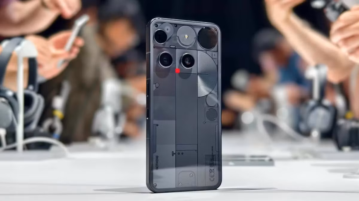 Với giá 799 USD, Phone 3 không còn cạnh tranh về giá mà trực tiếp đối đầu iPhone Pro, Pixel Pro và Galaxy S.(Ảnh: markettimes)