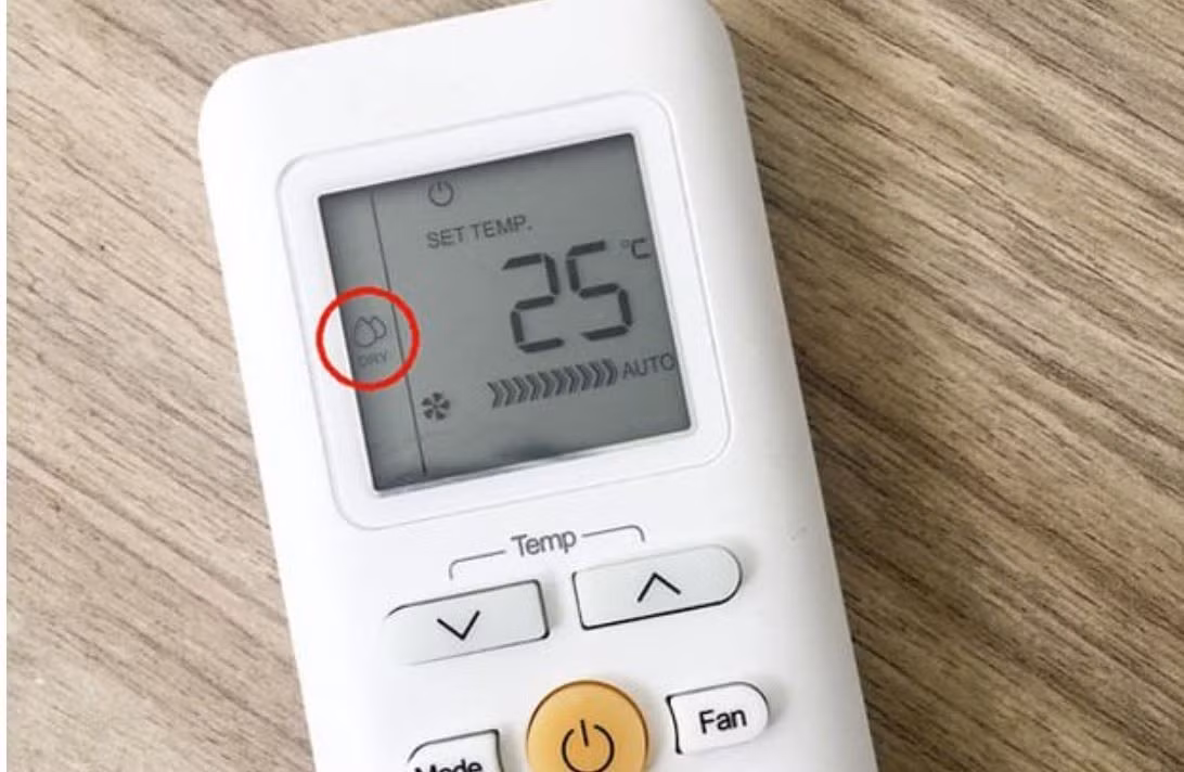 Ngoài ra, lạm dụng chế độ Dry trong ngày nắng nóng cũng gây lãng phí vì chức năng này chỉ phù hợp khi trời ẩm.