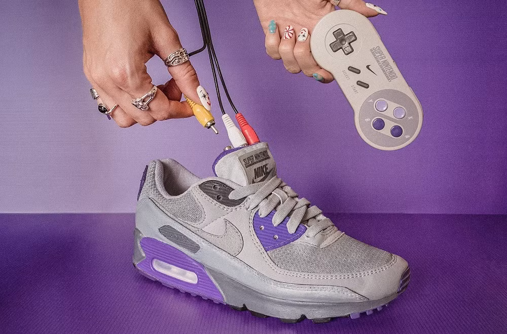 AIR SNES hỗ trợ tay cầm SNES nguyên bản và tương thích với 8BitDo Mod Kit qua Bluetooth.
