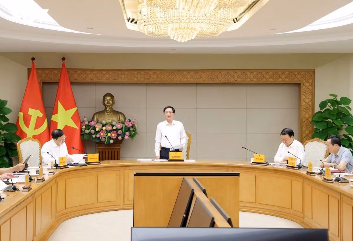 Phó Thủ tướng Chính phủ Hồ Quốc Dũng chủ trì họp về dự thảo Nghị định của Chính phủ quy định nội dung, cơ chế, chính sách thực hiện Chương trình mục tiêu quốc gia phát triển văn hóa, xã hội, nông thôn, dân tộc và miền núi giai đoạn 2026-2035.