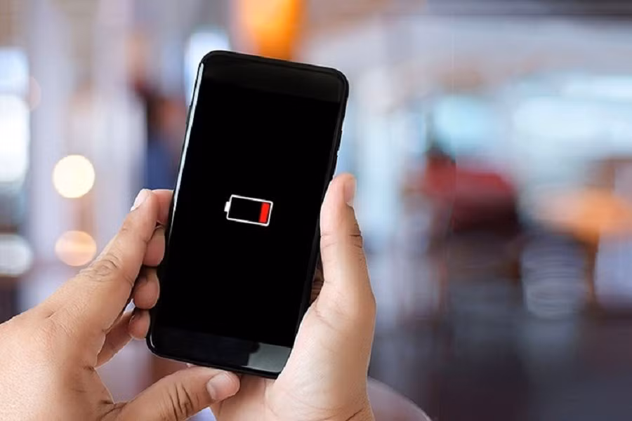 Ngoài ra, việc sạc trong môi trường nóng hoặc dùng sạc kém chất lượng có thể làm chai pin nhanh và gây hại cho thiết bị.