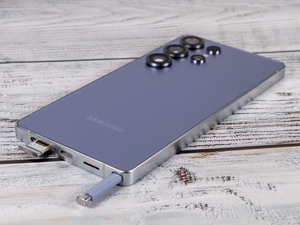 Đáng chú ý, phiên bản Galaxy S26 tiêu chuẩn cũng có thể nâng cấp lên sạc 45W, thay cho mức 25W vốn bị người dùng phàn nàn nhiều năm qua.