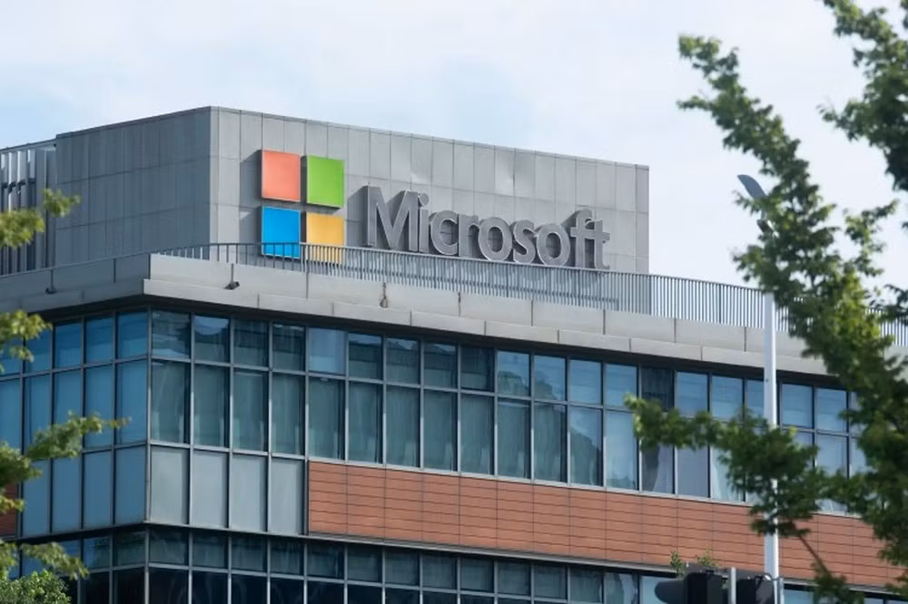 Microsoft ưu tiên sự ổn định và kiểm soát rủi ro hơn là tốc độ ra mắt sản phẩm mới.