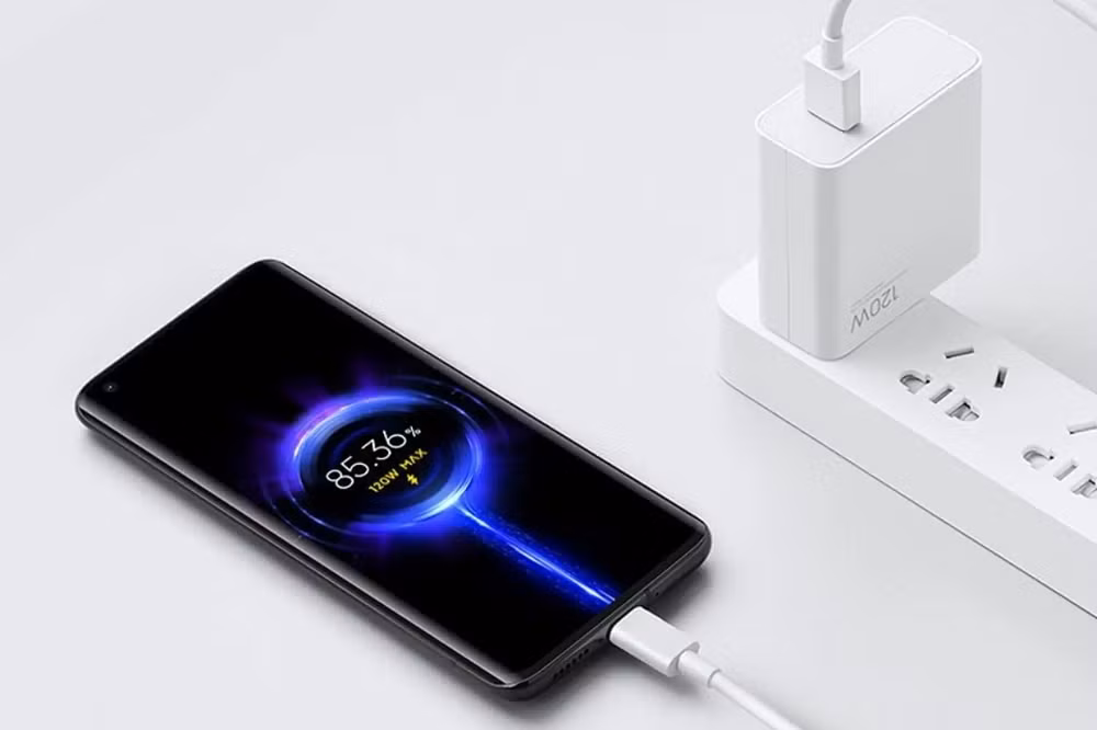 Xu hướng quay lại với sạc chậm đang dần được nhiều người dùng smartphone hưởng ứng, nhất là trong bối cảnh chi phí thay pin ngày càng cao và người dùng bắt đầu quan tâm nhiều hơn tới tuổi thọ thiết bị thay vì chỉ chạy theo thông số sạc nhanh “khủng”.