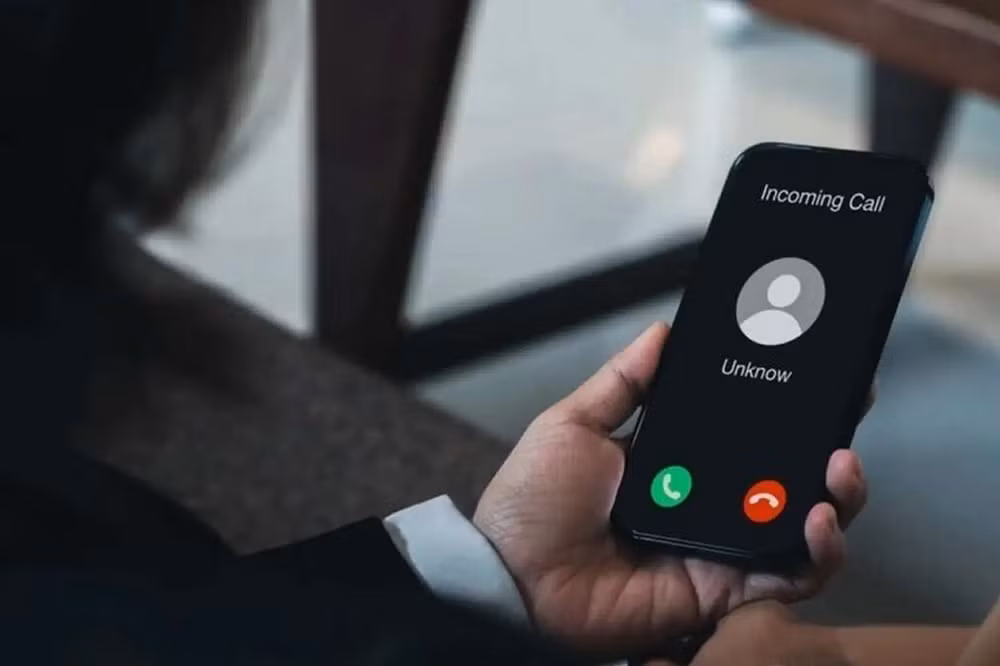 Để tránh rủi ro, người dùng nên kiểm tra số lạ trước khi liên lạc lại.