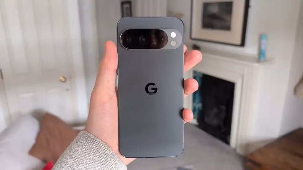 Ngoài ra, các mẫu như Pixel 10 Pro XL hay Fairphone 6 cũng ghi điểm nhờ chính sách hỗ trợ phần mềm lâu dài và thiết kế hướng đến độ bền.