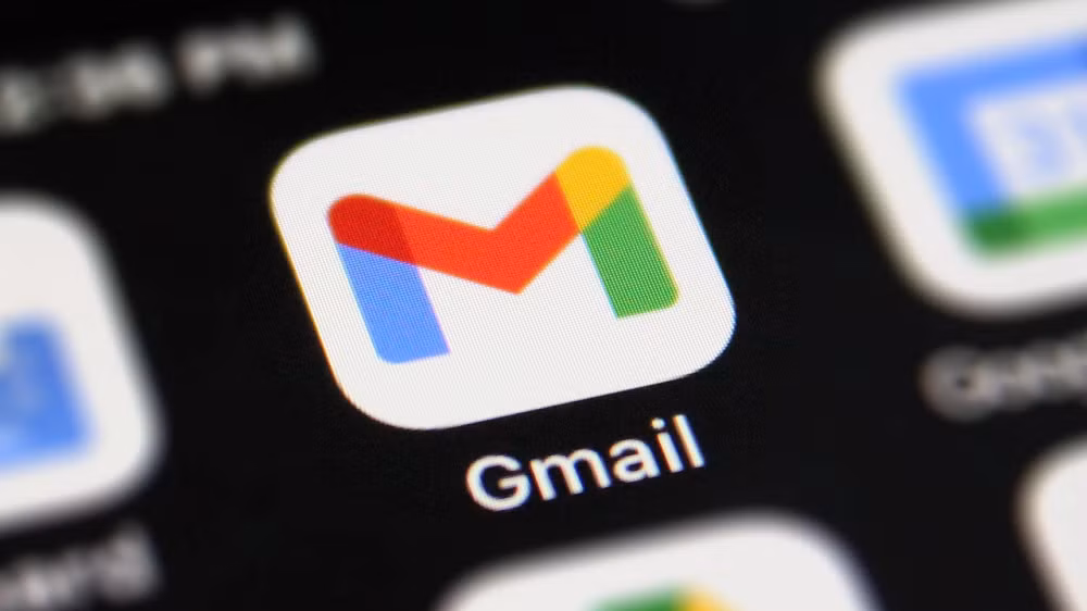Trong phần trình diễn với báo chí, đại diện Google đã cho thấy Gmail Live có thể xử lý nhiều chủ đề liên tiếp như thông tin chuyến bay đến Detroit, lịch tham quan của trường học hay dữ liệu khách sạn mà không cần người dùng phải nhập lại toàn bộ ngữ cảnh, giúp quá trình tìm kiếm thông tin trong hộp thư trở nên tự nhiên hơn đáng kể.