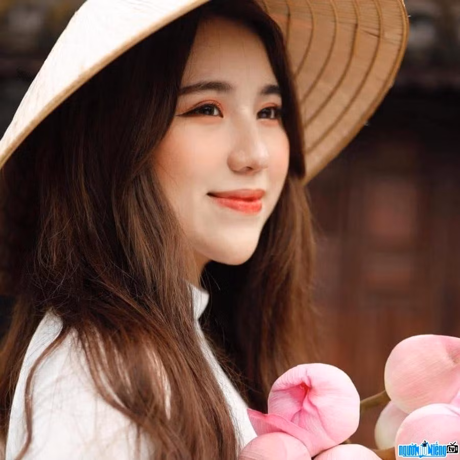 Ngoài làm streamer, Tiểu An còn là giảng viên dạy trang điểm và người chơi game lâu năm. (Ảnh: nguoinoitieng.tv)