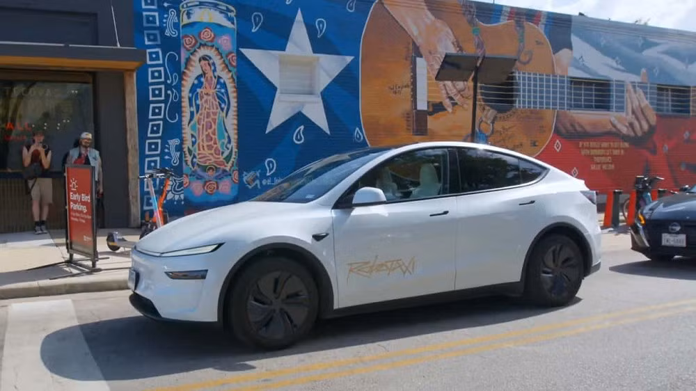 Quy mô robotaxi bị điều chỉnh giảm liên tục, từ hơn một triệu xe xuống còn khoảng 30 xe hoạt động hạn chế và cần người giám sát.