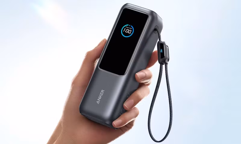Trong nhóm pin sạc cao cấp, Anker Laptop Power Bank 25.000mAh gây chú ý nhờ thiết kế gọn nhẹ nhưng vẫn đủ công suất để sạc laptop qua USB-C, phù hợp cho người làm việc từ xa hoặc cần duy trì họp online khi mất điện vài tiếng.