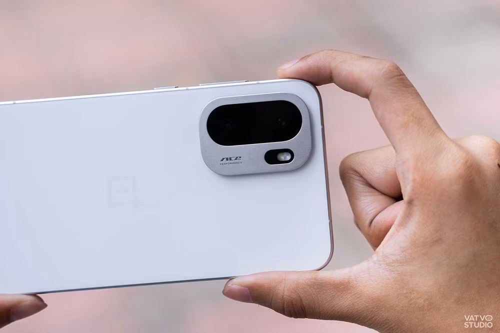 Trang bị chip Snapdragon 8 Elite và màn hình AMOLED 165Hz 1.5K, vượt trội trong tầm giá dưới 10 triệu.(Ảnh: Vatvostudio)