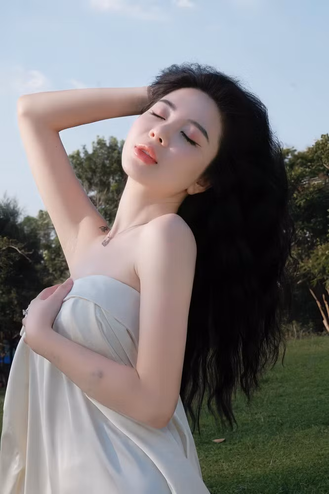 Sau chuỗi ngày tập luyện và ăn kiêng nghiêm ngặt, nữ streamer đã lấy lại vóc dáng thon gọn.
