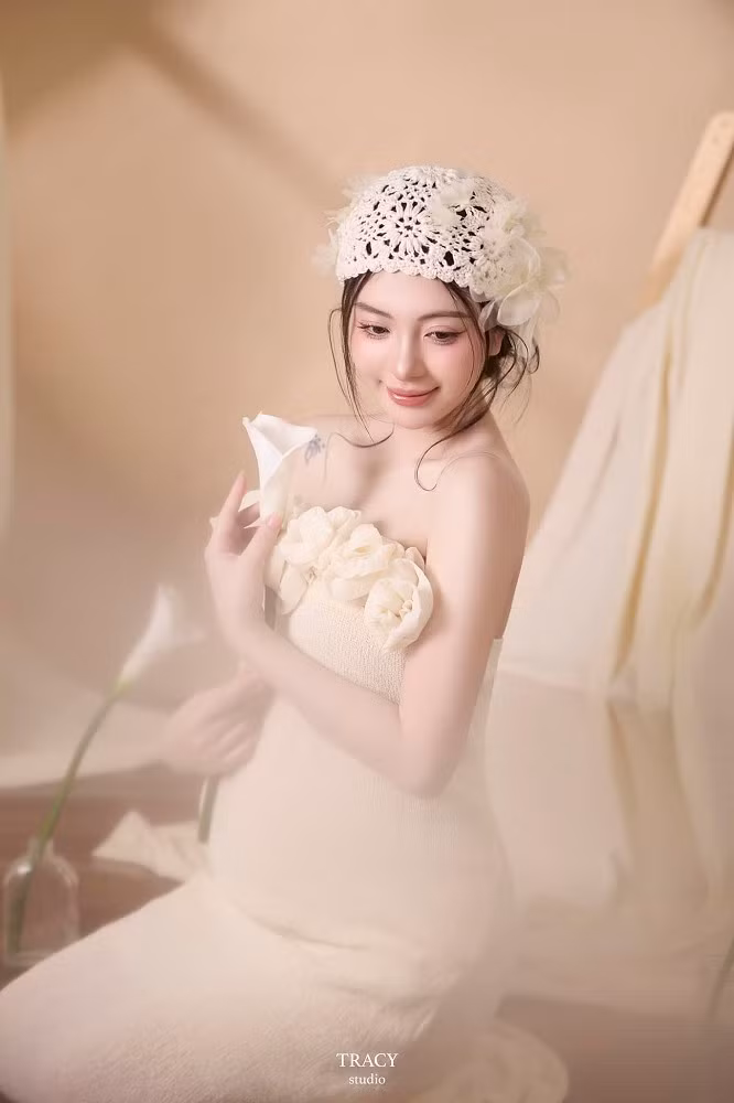 Trang Chuối gây bất ngờ khi công khai những hình ảnh sau sinh kèm tâm sự “không dám nhận mình”.