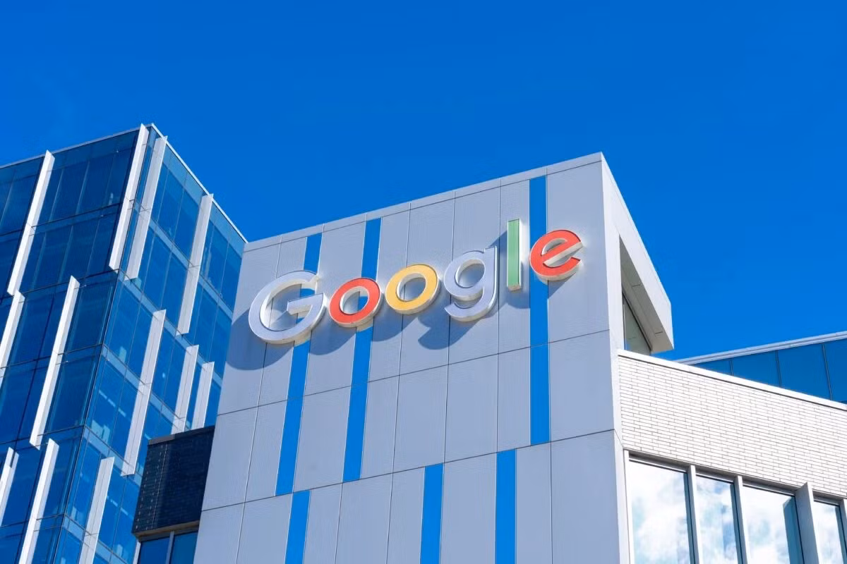 Chính sự khác biệt này giúp Surge ký hợp đồng hơn 100 triệu USD/năm với Google chỉ sau một cuộc gọi lúc nửa đêm.