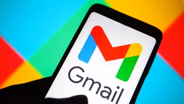 Năm 2001, anh bắt đầu phát triển Gmail như một dự án nội bộ với ý tưởng táo bạo là áp dụng công nghệ tìm kiếm của Google vào email, đồng thời mang đến dung lượng lưu trữ miễn phí lên tới 1GB khi ra mắt năm 2004, tạo nên cú sốc lớn trong ngành thư điện tử thời điểm đó.