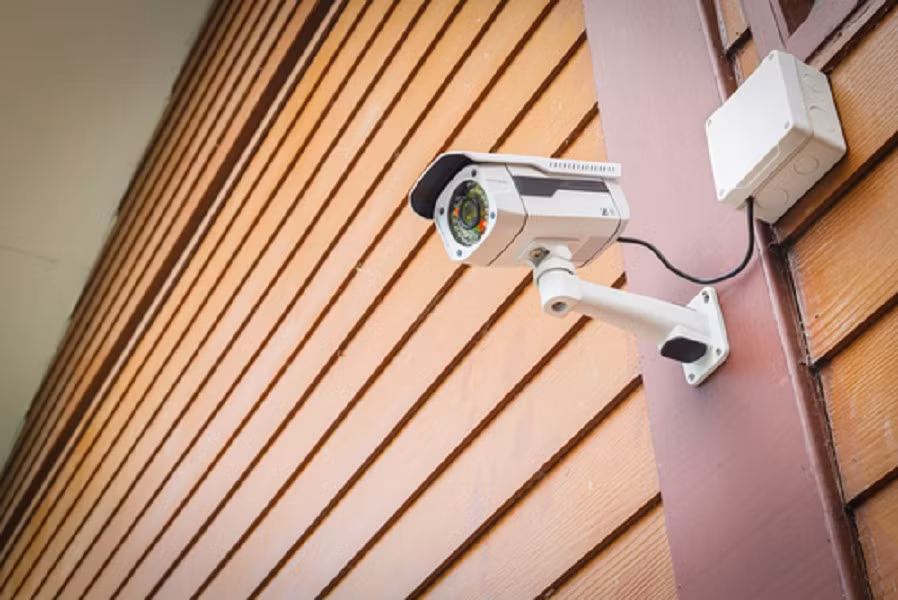 Với camera có dây, dữ liệu được lưu trực tiếp trên ổ cứng, cho hình ảnh ổn định và lâu dài.
