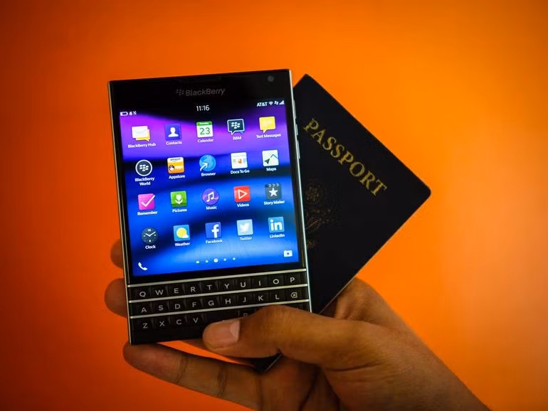 Dù dừng sản xuất điện thoại từ 2022, BlackBerry vẫn tồn tại nhờ chuyển sang phần mềm bảo mật và giải pháp cho ô tô thông minh.(Ảnh:XTmobile)