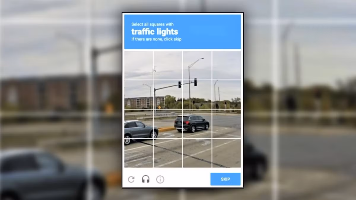 CAPTCHA là bài kiểm tra giúp phân biệt con người với máy tính, ngăn chặn bot tự động và hành vi gian lận trên Internet.