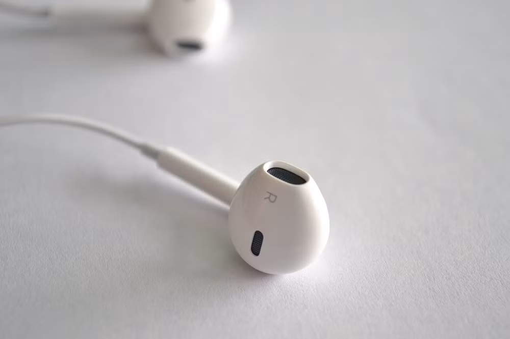 Nhờ đó, tai nghe iPhone vừa ôm tai chắc hơn, ít rơi rớt hơn, vừa mang lại trải nghiệm nghe nhạc tối ưu mỗi ngày.
