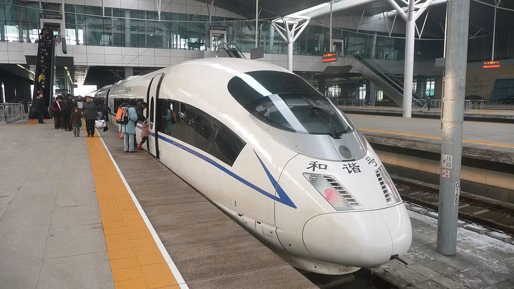 Với chiều dài 120 km và 5 nhà ga, dự án trở thành hình mẫu cho hàng loạt tuyến đường sắt cao tốc sau này.(Ảnh: wikipedia)