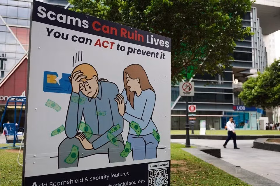 Quốc hội Singapore đã bổ sung hình phạt đánh roi vào luật hình sự dành cho tội phạm mạng. (Ảnh: Gin Tay)