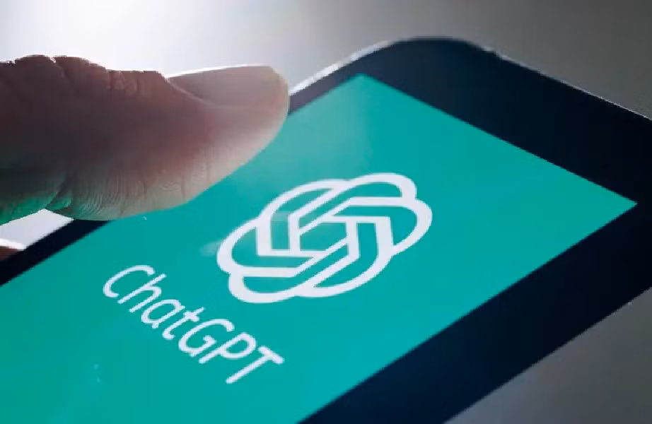 Anh tìm đến ChatGPT để hỏi về triệu chứng thay vì đi khám bác sĩ.
