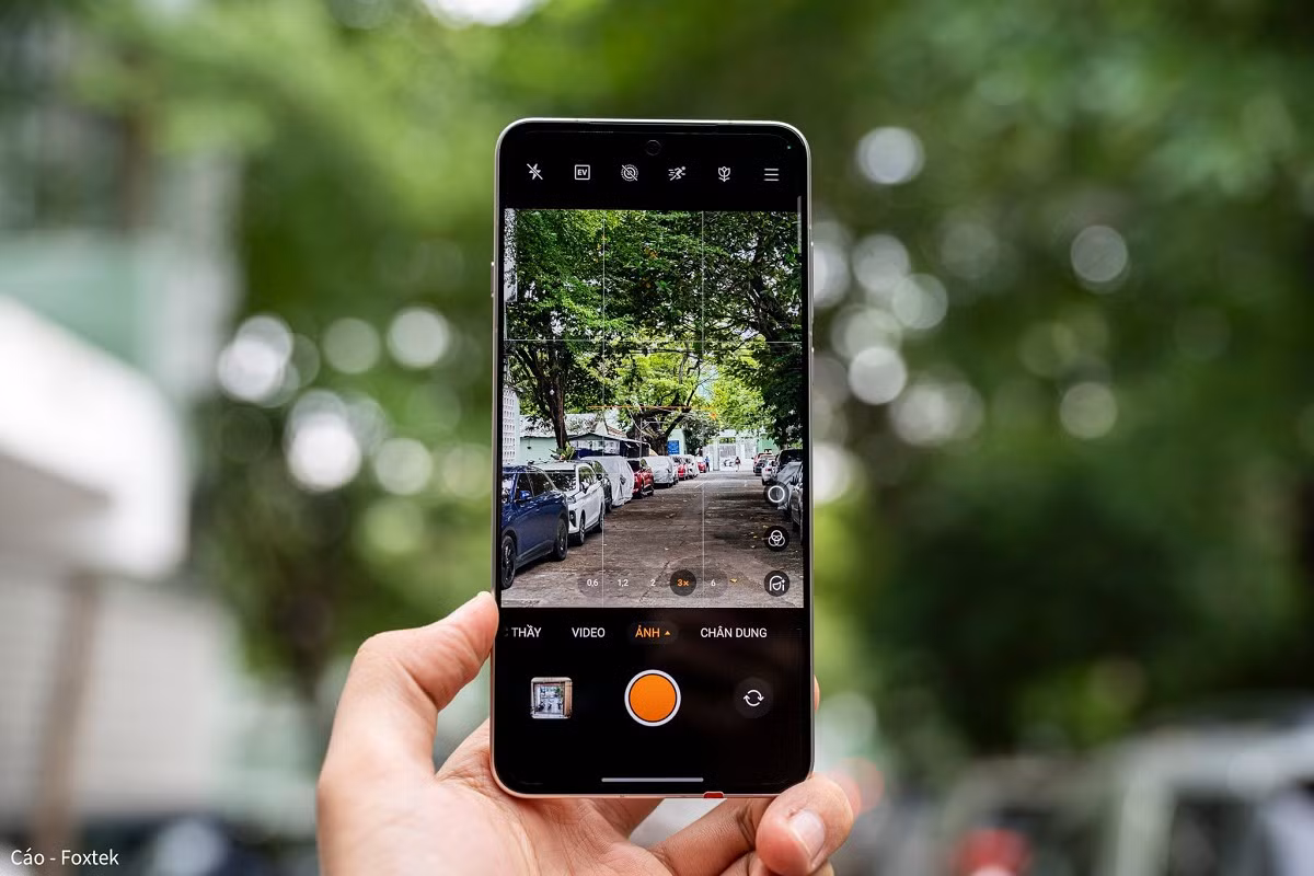Khả năng quay video 4K60 mượt mà, ổn định gần như gimbal, sánh ngang iPhone 16 Pro Max. (Ảnh: Cáo - Foxtek)