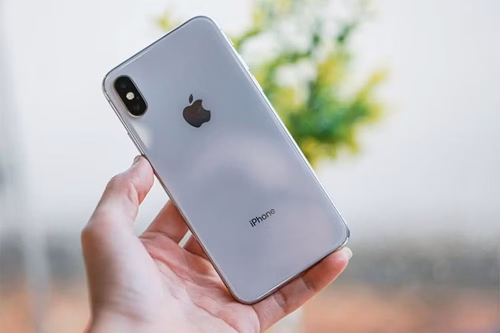 Cột mốc quan trọng nhất diễn ra vào năm 2017 khi Apple ra mắt iPhone X, chiếc iPhone đầu tiên sử dụng màn hình OLED, và thời điểm đó Samsung Display gần như là doanh nghiệp duy nhất đủ khả năng sản xuất tấm nền OLED dẻo đáp ứng những tiêu chuẩn kỹ thuật khắt khe mà Apple đặt ra.