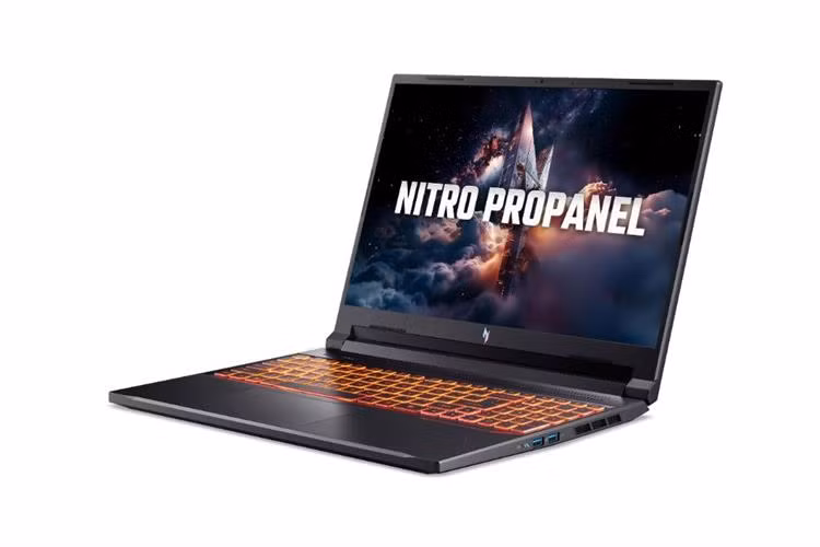 Ở phân khúc tầm trung, Nitro ProPanel ANV16-72 được xem là “điểm cân bằng vàng” của lineup Acer Nitro ProPanel khi sở hữu màn hình 16 inch rộng rãi hơn, tiếp tục duy trì tần số quét 180Hz và độ phủ màu 100% sRGB nhằm phục vụ đồng thời cả gaming tốc độ cao lẫn các tác vụ sáng tạo nội dung chuyên nghiệp hơn.