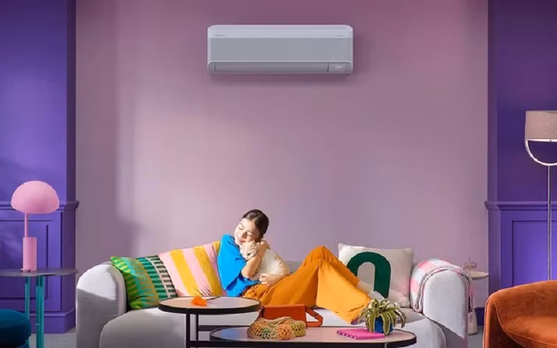 Samsung Bespoke AI WindFree nổi bật với khả năng làm mát nhanh nhưng vẫn cực kỳ yên tĩnh và dễ chịu.