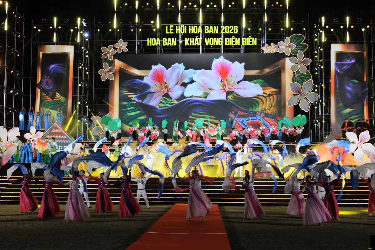 Lễ hội Hoa Ban 2026 khai mạc tối 8/3 với nhiều chương trình nghệ thuật đặc sắc.