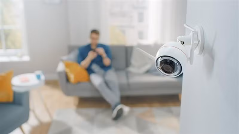 Người dùng thường bỏ qua cập nhật phần mềm và chia sẻ quyền truy cập quá dễ dãi.