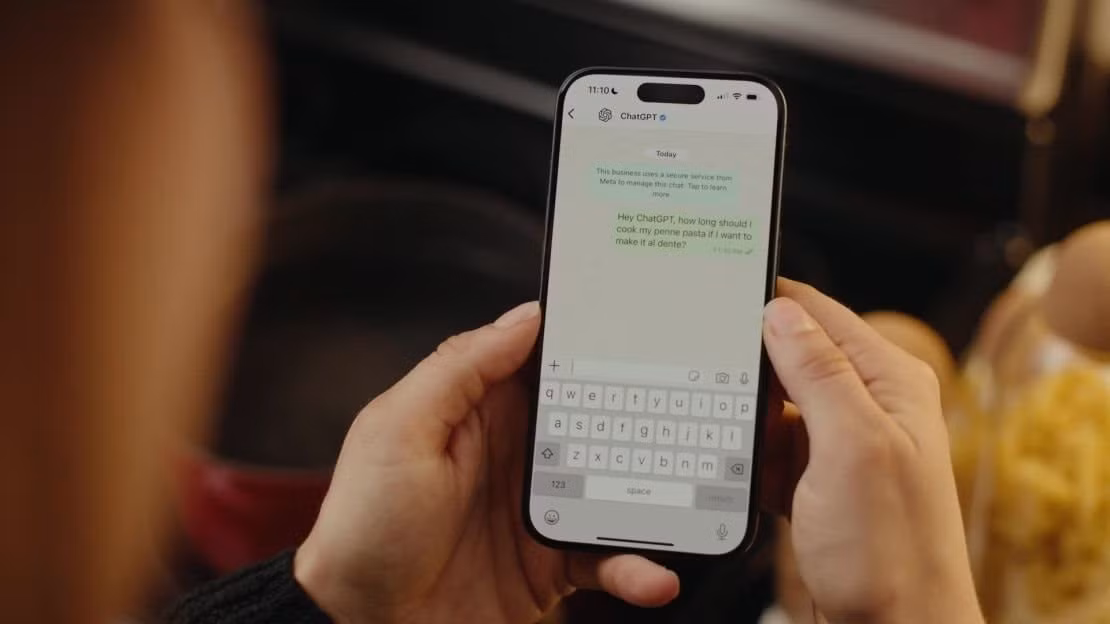 Có lúc chatbot thừa nhận không thể truy cập đồng hồ hệ thống để báo giờ chính xác.