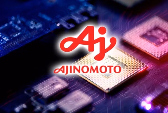 Từ khi được Intel đưa vào quy trình sản xuất chip từ cuối thập niên 1990, ABF nhanh chóng trở thành tiêu chuẩn của ngành bán dẫn và hiện Ajinomoto được cho là đang nắm giữ hơn 95% thị phần toàn cầu trong phân khúc vật liệu đặc biệt này, một tỷ lệ hiếm có ngay cả trong các lĩnh vực công nghệ tiên tiến nhất.