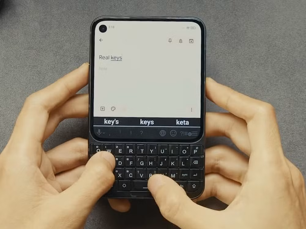 Có thể thấy, sức hút của BlackBerry đến từ giá trị hoài niệm và trải nghiệm sử dụng khác biệt hơn là cấu hình hay công nghệ. Với người yêu thích sưu tầm hoặc muốn tìm một thiết bị độc đáo để làm việc cơ bản, BlackBerry vẫn có sức hấp dẫn riêng, nhưng nếu cần một smartphone phục vụ lâu dài, an toàn và tương thích tốt với các ứng dụng hiện đại, những lựa chọn Android mới sẽ là phương án hợp lý hơn.