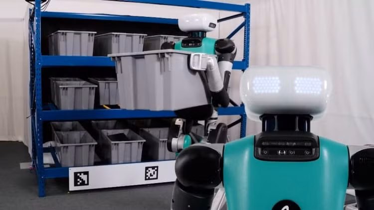 Dù vậy, một số doanh nghiệp cho biết robot chưa thay thế hoàn toàn con người mà đang thúc đẩy chuyển dịch sang các công việc kỹ năng cao hơn.