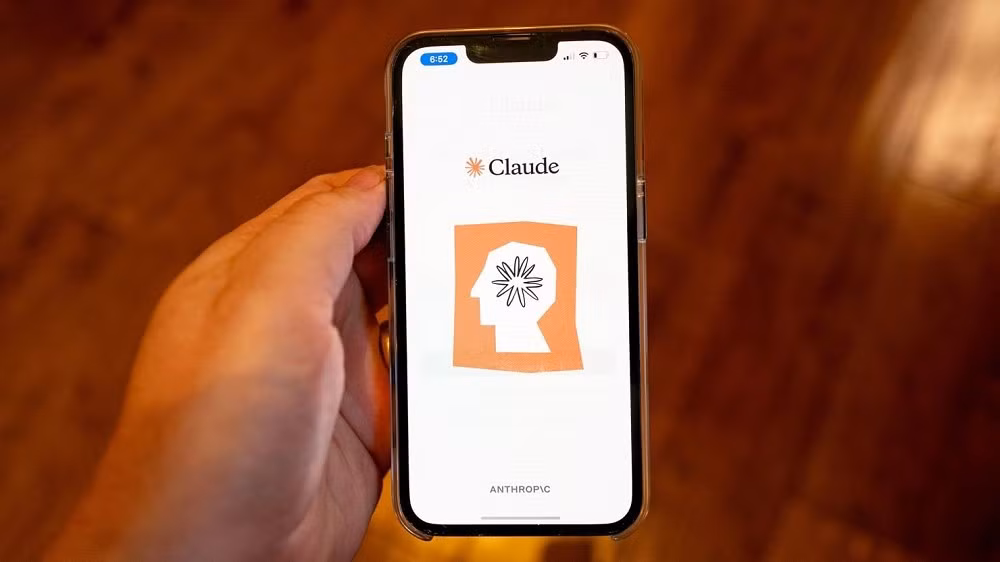 Claude, công cụ trí tuệ nhân tạo do Anthropic phát triển, đang tạo nên một cơn sốt mới trong giới công nghệ toàn cầu.