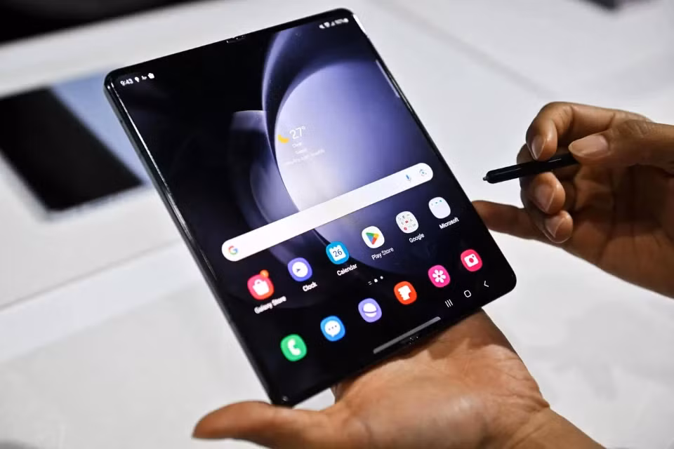 Trong bối cảnh các hãng smartphone ngày càng tập trung vào AI và camera thông minh, động thái đưa tính năng cao cấp từ flagship mới xuống thiết bị cũ được xem là tín hiệu tích cực cho thấy Samsung đang muốn giữ chân người dùng Galaxy lâu dài thay vì buộc họ phải nâng cấp phần cứng liên tục mỗi năm.