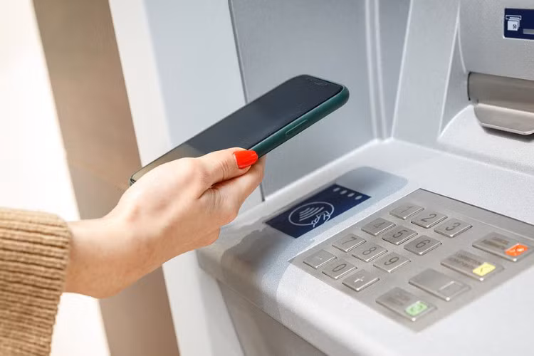 Dịch vụ giúp người dùng rút tiền nhanh chóng trong trường hợp khẩn cấp mà không cần mang thẻ.