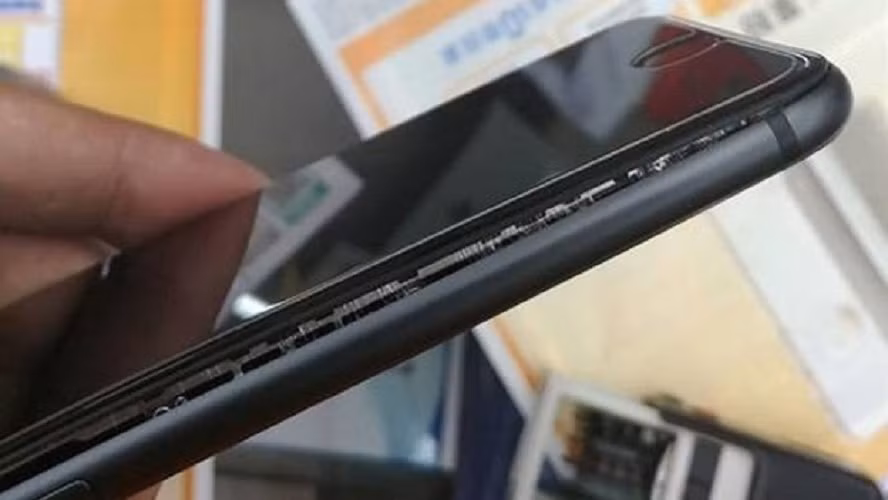 Nếu pin bị chai hoặc phồng rộp, hiệu quả sạc sẽ giảm rõ rệt, cần mang thiết bị đến trung tâm bảo hành để kiểm tra.